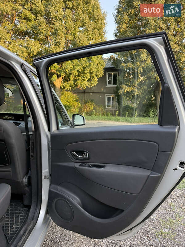 Мінівен Renault Scenic 2014 в Чернівцях