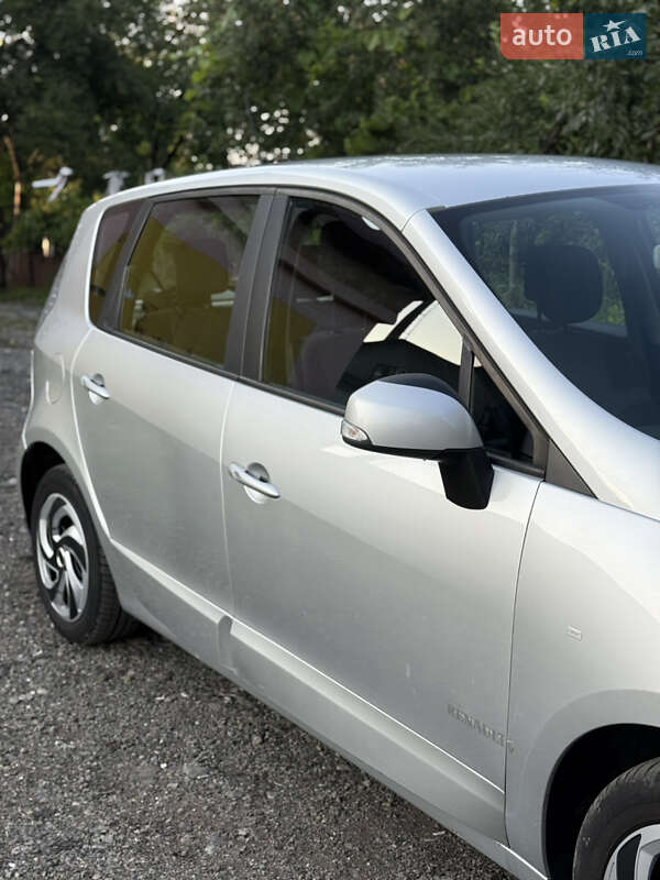 Мінівен Renault Scenic 2014 в Чернівцях