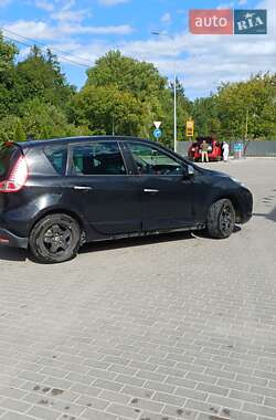 Минивэн Renault Scenic 2012 в 