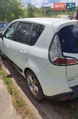Минивэн Renault Scenic 2012 в 