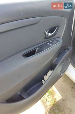 Минивэн Renault Scenic 2012 в 