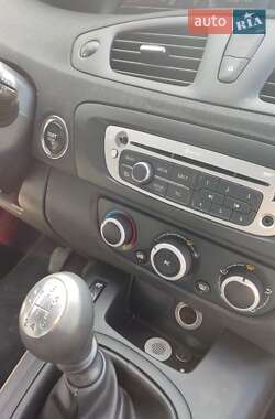 Минивэн Renault Scenic 2012 в 