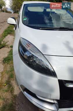 Минивэн Renault Scenic 2012 в 