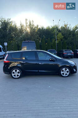 Минивэн Renault Scenic 2011 в 