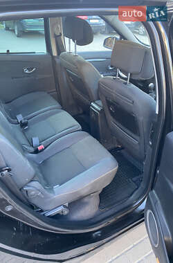 Минивэн Renault Scenic 2011 в 