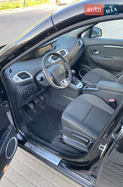 Минивэн Renault Scenic 2011 в 
