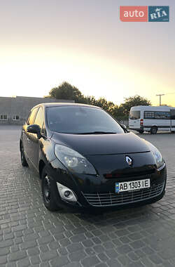 Минивэн Renault Scenic 2011 в 