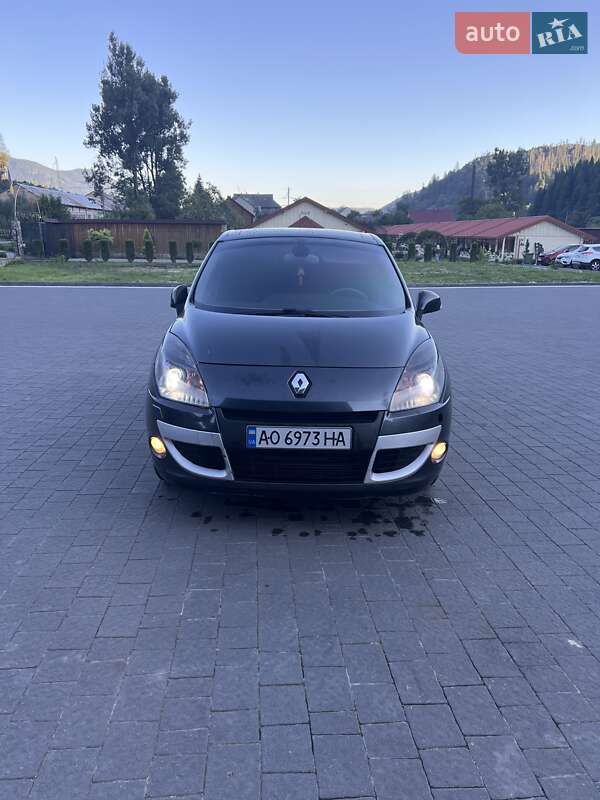 Минивэн Renault Scenic 2010 в 