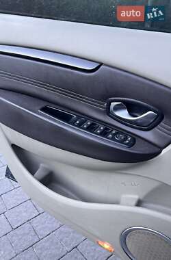 Минивэн Renault Scenic 2010 в 