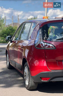 Минивэн Renault Scenic 2013 в 