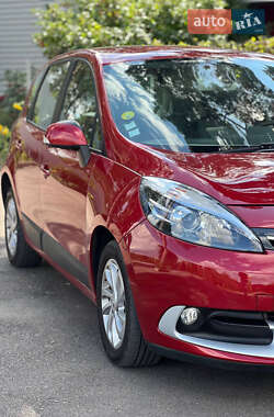 Минивэн Renault Scenic 2013 в 