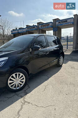 Минивэн Renault Scenic 2013 в 