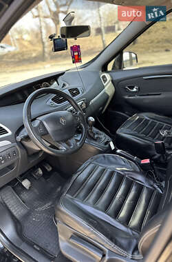 Минивэн Renault Scenic 2013 в 