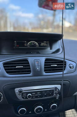 Минивэн Renault Scenic 2013 в 
