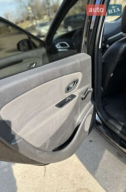 Минивэн Renault Scenic 2013 в 