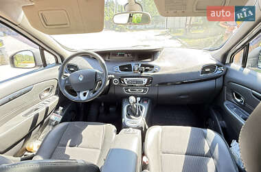 Минивэн Renault Scenic 2012 в 