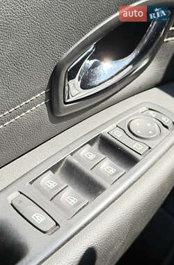 Минивэн Renault Scenic 2012 в 