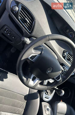 Минивэн Renault Scenic 2012 в 