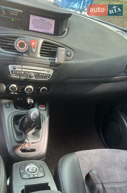 Минивэн Renault Scenic 2010 в 