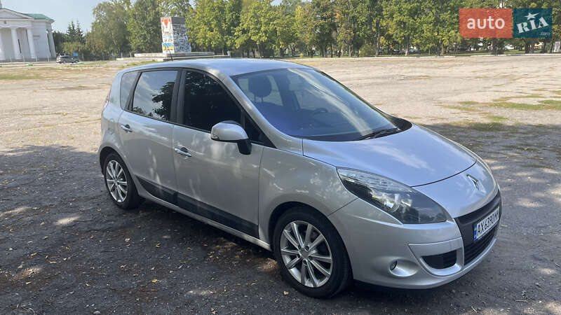 Минивэн Renault Scenic 2010 в 
