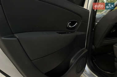 Минивэн Renault Scenic 2010 в 