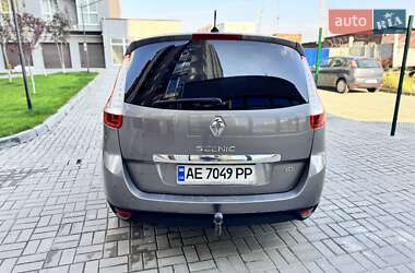 Минивэн Renault Scenic 2012 в 