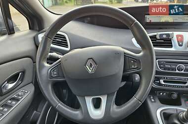 Минивэн Renault Scenic 2009 в 