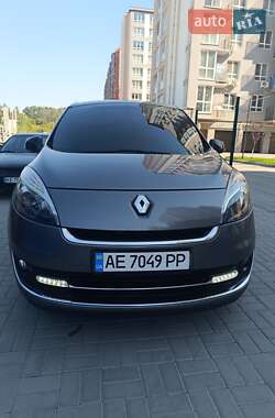 Минивэн Renault Scenic 2012 в 