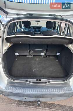 Минивэн Renault Scenic 2011 в 