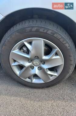 Минивэн Renault Scenic 2011 в 