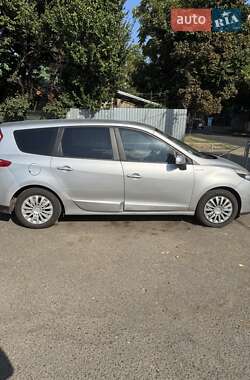 Минивэн Renault Scenic 2011 в 