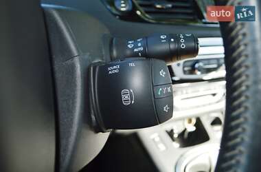 Минивэн Renault Scenic 2013 в 