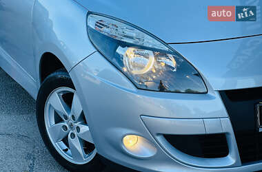 Минивэн Renault Scenic 2009 в 