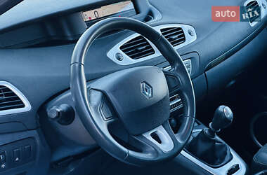 Минивэн Renault Scenic 2009 в 