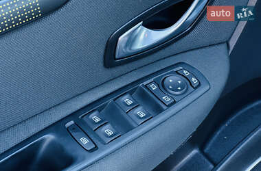 Минивэн Renault Scenic 2009 в 