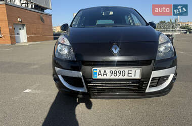 Минивэн Renault Scenic 2011 в 