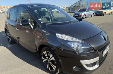 Минивэн Renault Scenic 2011 в 