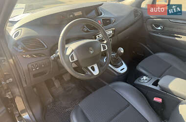 Минивэн Renault Scenic 2011 в 