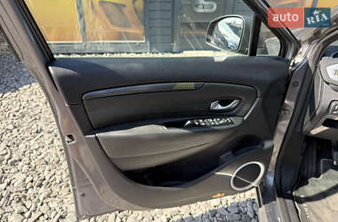 Минивэн Renault Scenic 2010 в 