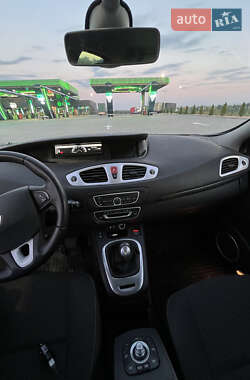 Минивэн Renault Scenic 2010 в 