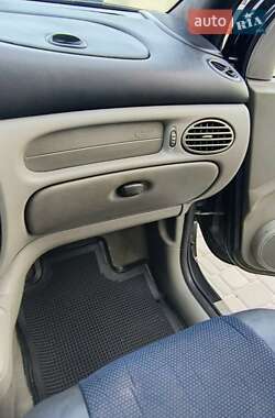 Минивэн Renault Scenic 2002 в 