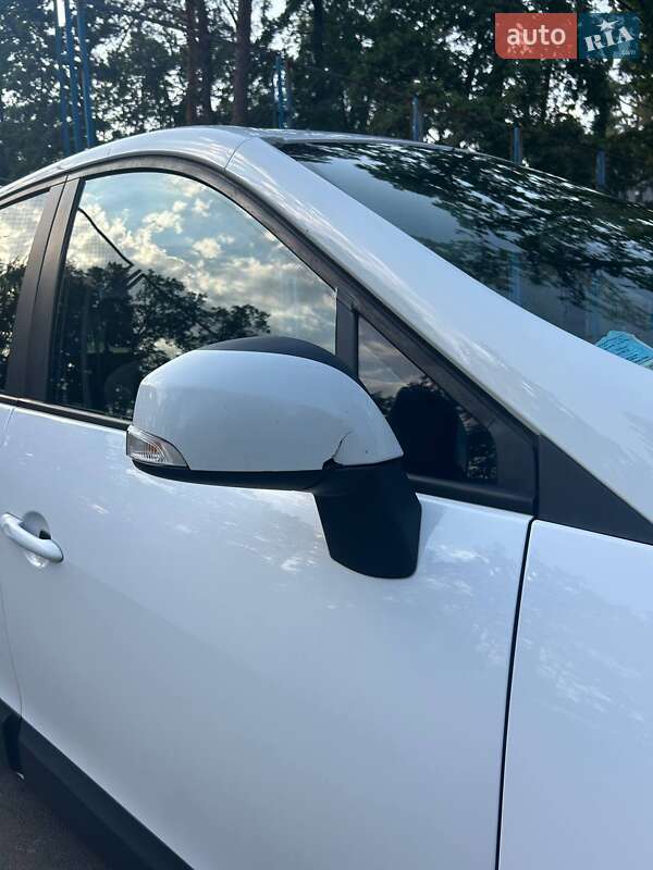 Минивэн Renault Scenic 2012 в Буче