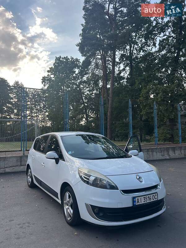 Минивэн Renault Scenic 2012 в Буче