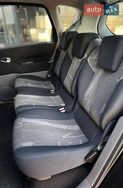 Минивэн Renault Scenic 2004 в 