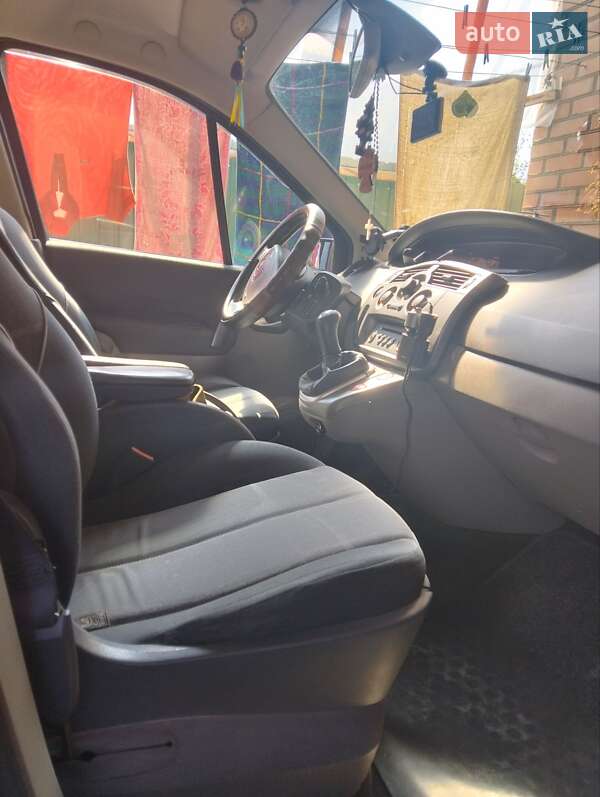 Минивэн Renault Scenic 2004 в Виннице