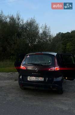 Минивэн Renault Scenic 2010 в 