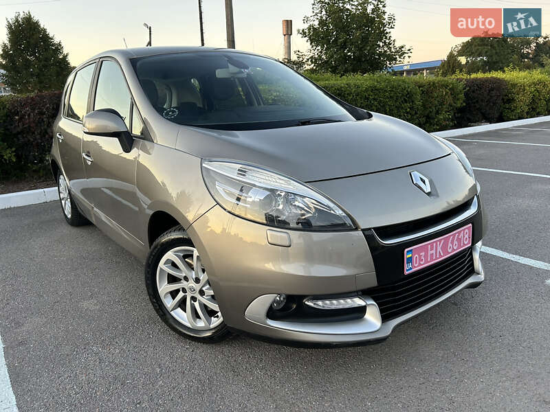 Минивэн Renault Scenic 2013 в 