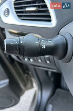 Минивэн Renault Scenic 2013 в 