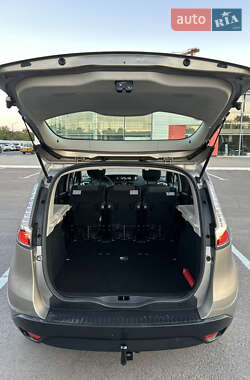 Минивэн Renault Scenic 2013 в 