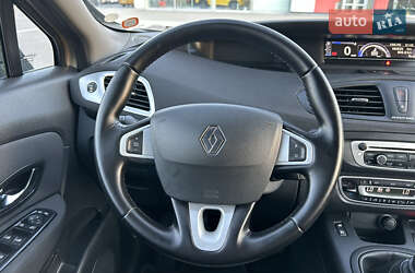 Минивэн Renault Scenic 2013 в 